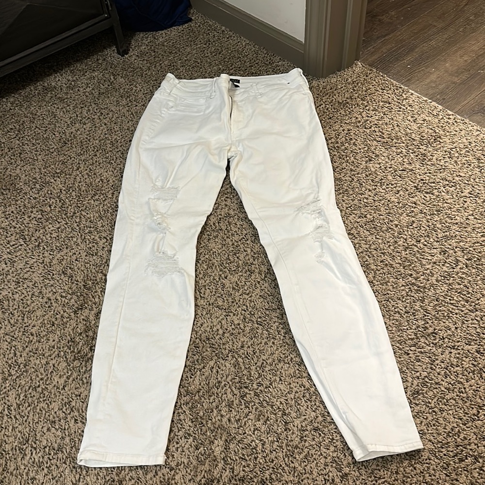 White Abercrombie Skinny Jeans. Size 28 R.